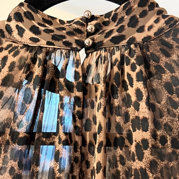 •LEOPARD PRINT HIGH NECKLINE SHEER BLOUSE• - Picture 2 of 3